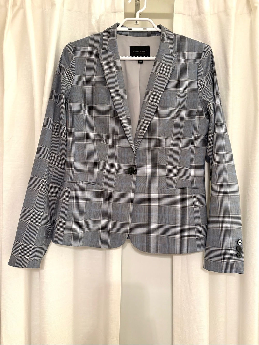 Banana Republic Women’s Blue-Gray Plaid Single-Button Blazer